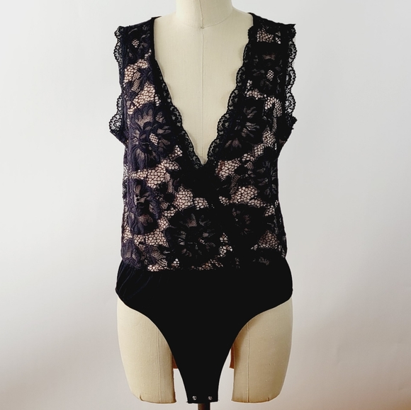 Sans Souci Tops - Sans Souci Lace Black Bodysuit Size Medium